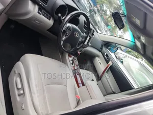 Toyota Highlander Limited 3.5l 4WD 2013 Gray
