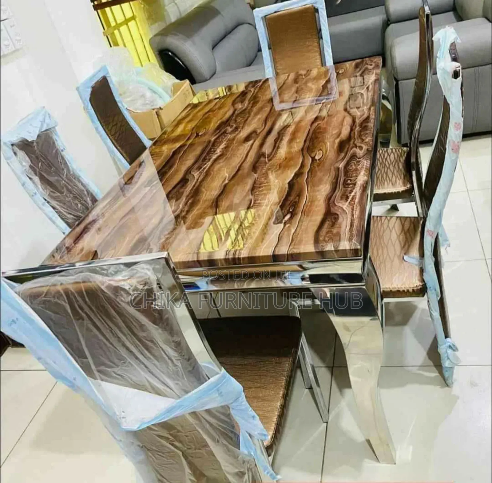 Quality Dinning Table by 6 Seaters