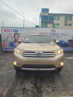 Toyota Highlander SE 2012 Gold