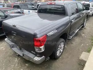 Toyota Tundra Regular Cab 4x4  5.7L V8 2013 Gray