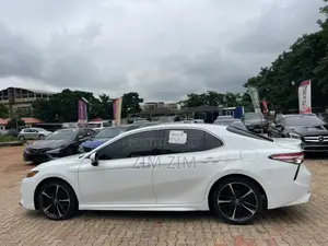 Toyota Camry XSE FWD (2.5L 4cyl 8AM) 2018 White