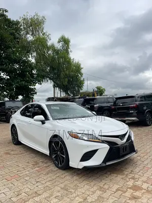 Toyota Camry XSE FWD (2.5L 4cyl 8AM) 2018 White