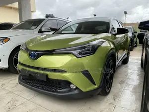 Toyota C-HR 2021 Green