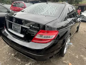 Mercedes-Benz C300 2009 Black