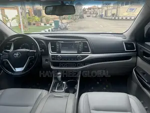 Toyota Highlander XLE 4dr SUV (3.5L 6cyl 6A) 2015 Silver