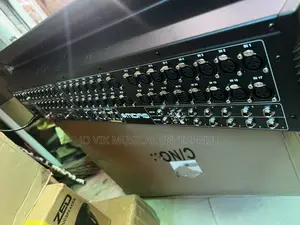 Digital Console for Live and Studio With 40 Input Channels32