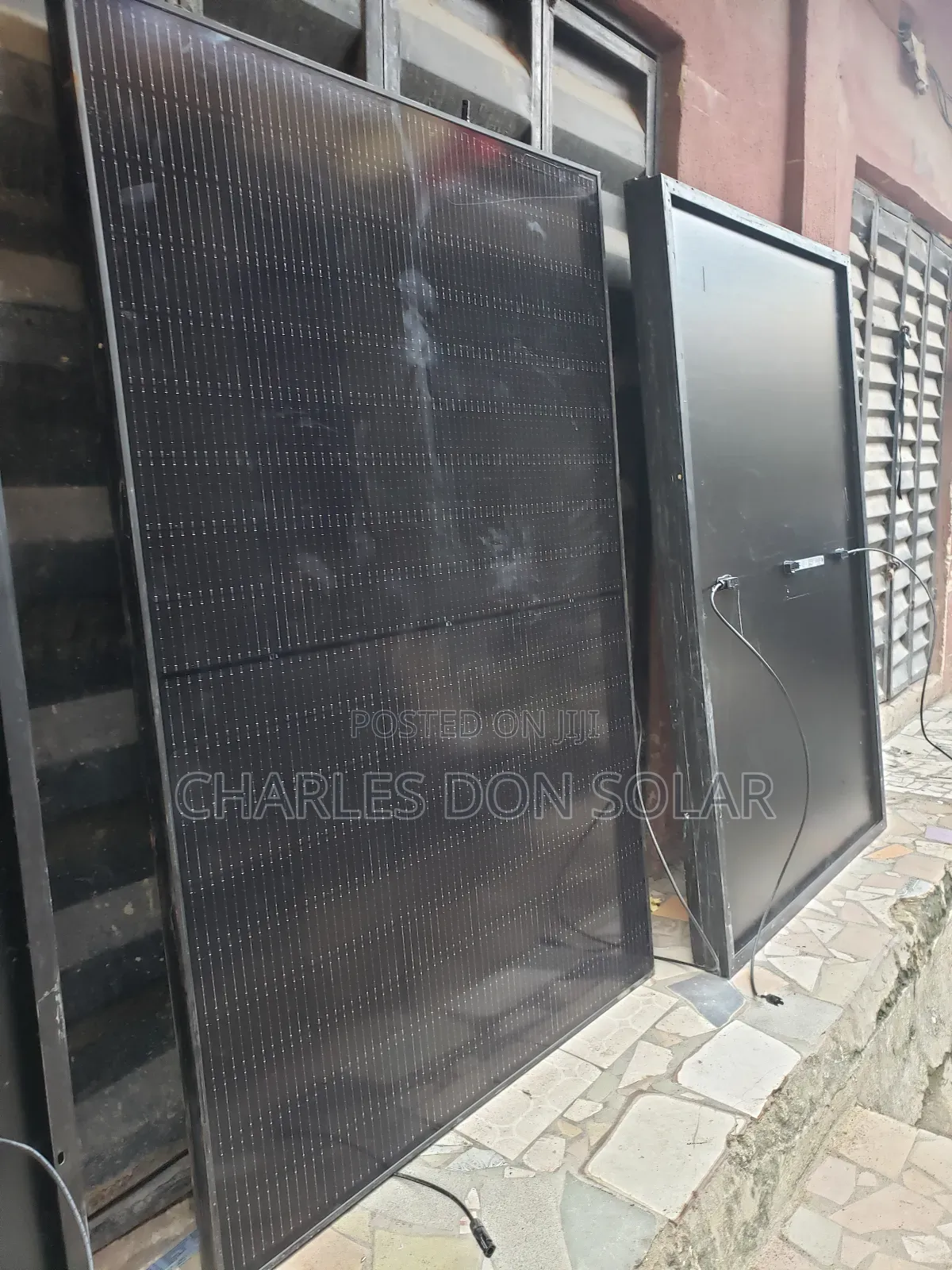 550watts Canadian Solar Panel All Black