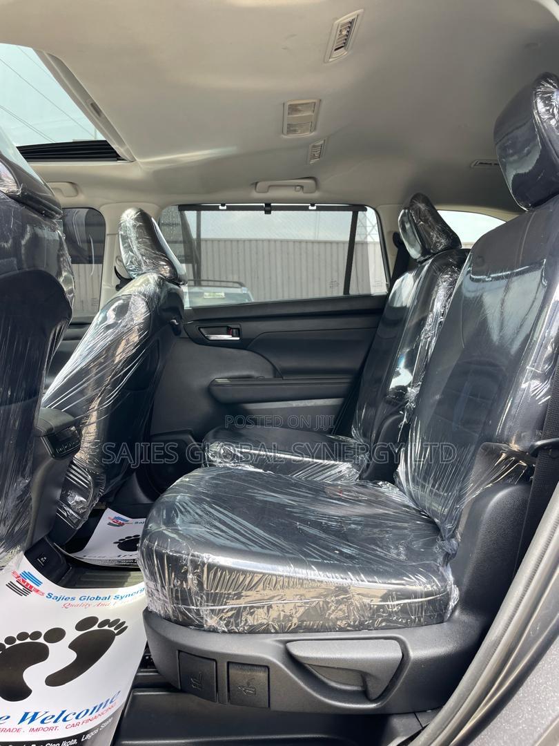 Toyota Highlander XLE FWD 2020 Gray