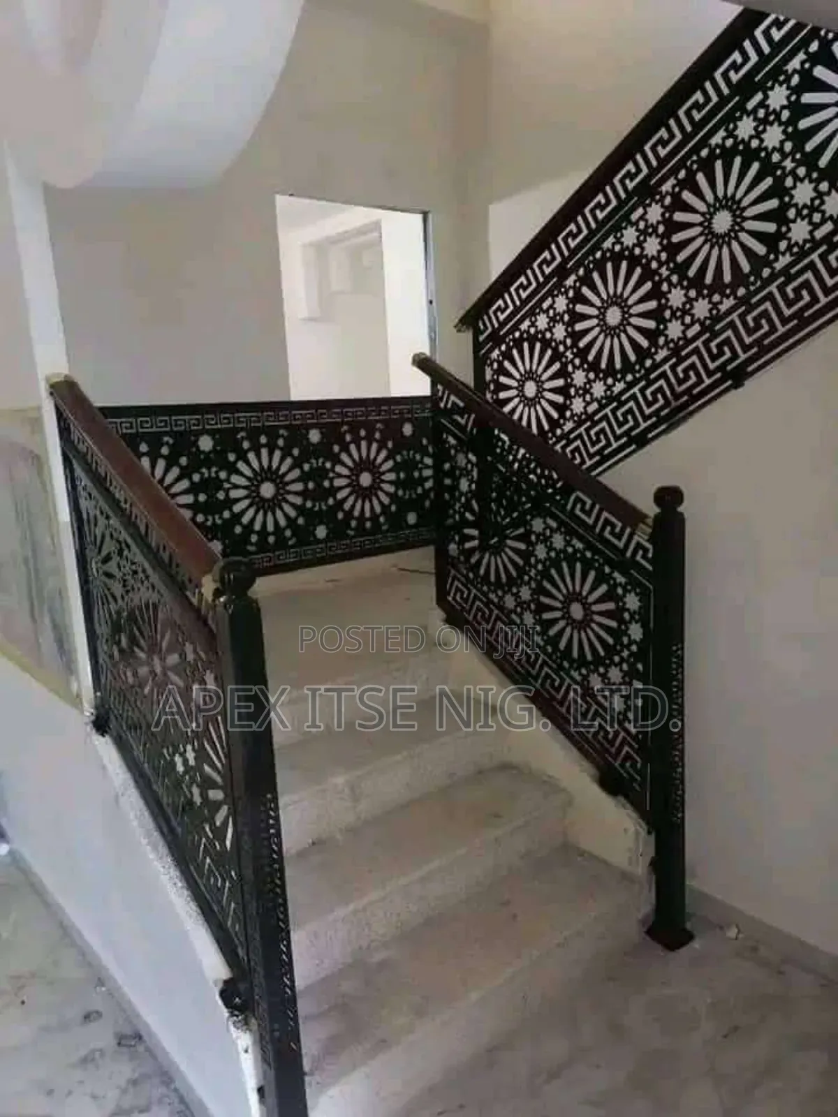 Laser Cut Round Design
