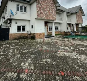 4bdrm Duplex in Trinity Estate , for sale
