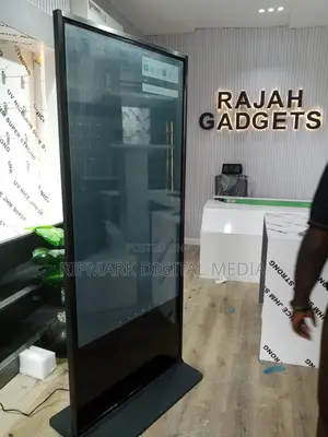 65 Inches Resolution Digital Signage Screen