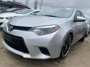 Photo - Toyota Corolla 2015 Silver