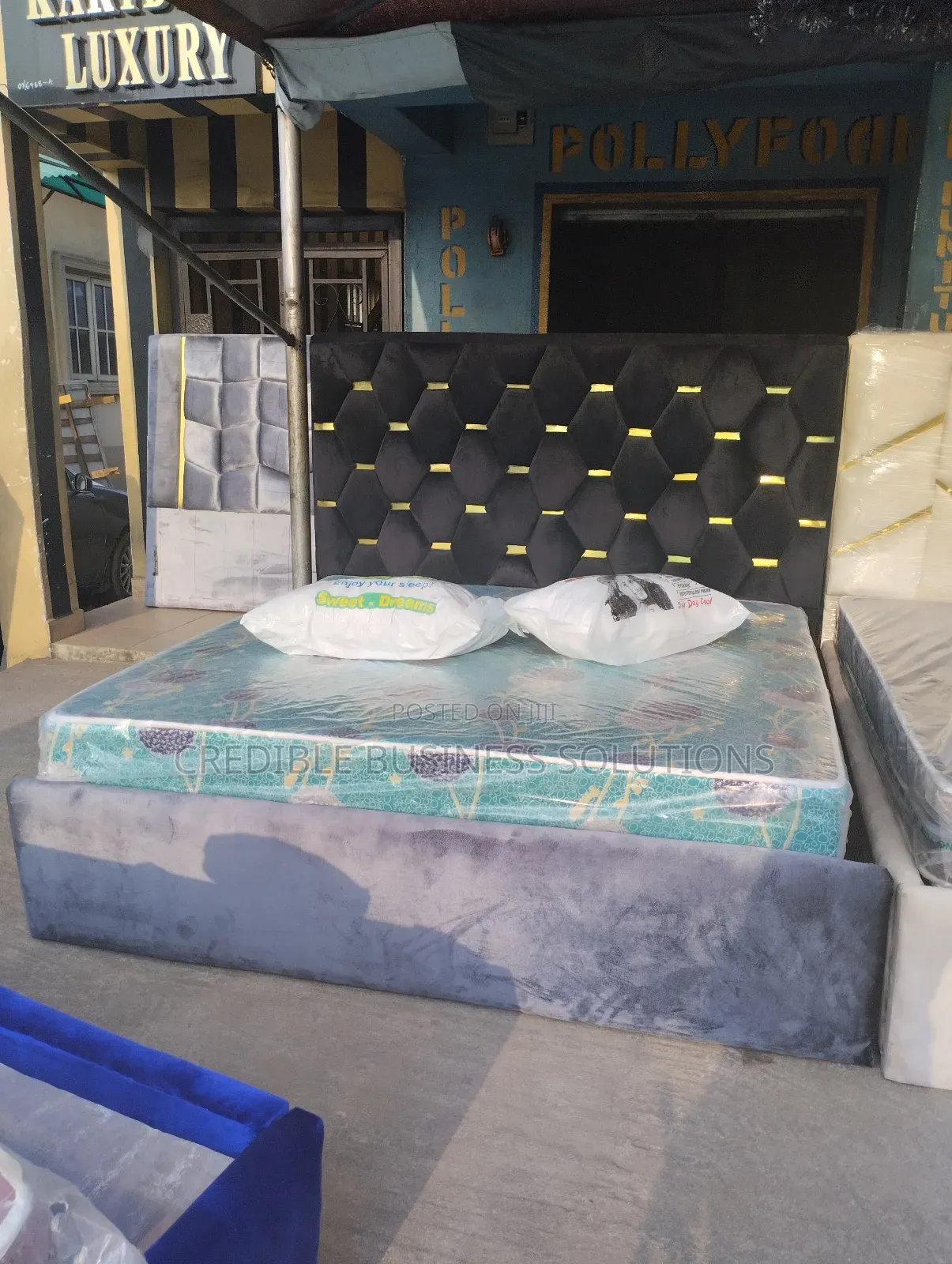 Bed Frame 6x6ft With Mattress