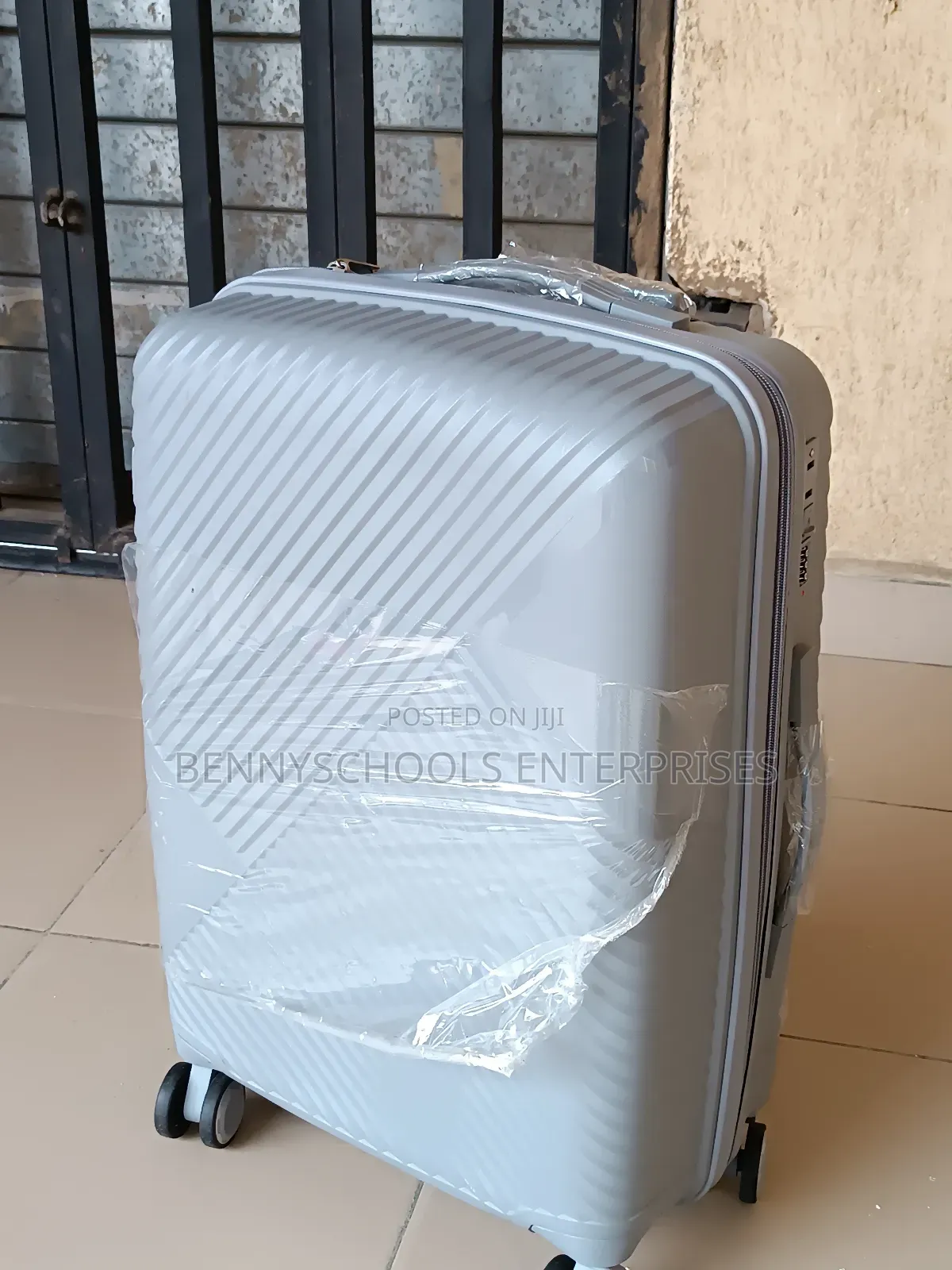 Medium Unbreakable Elastic Rubber Travelling Luggage Box