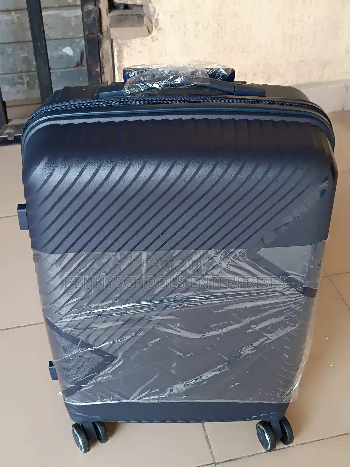 Medium Unbreakable Elastic Rubber Travelling Luggage Box
