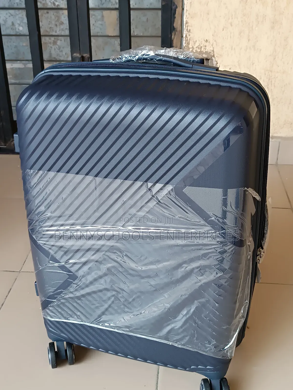 Medium Unbreakable Elastic Rubber Travelling Luggage Box