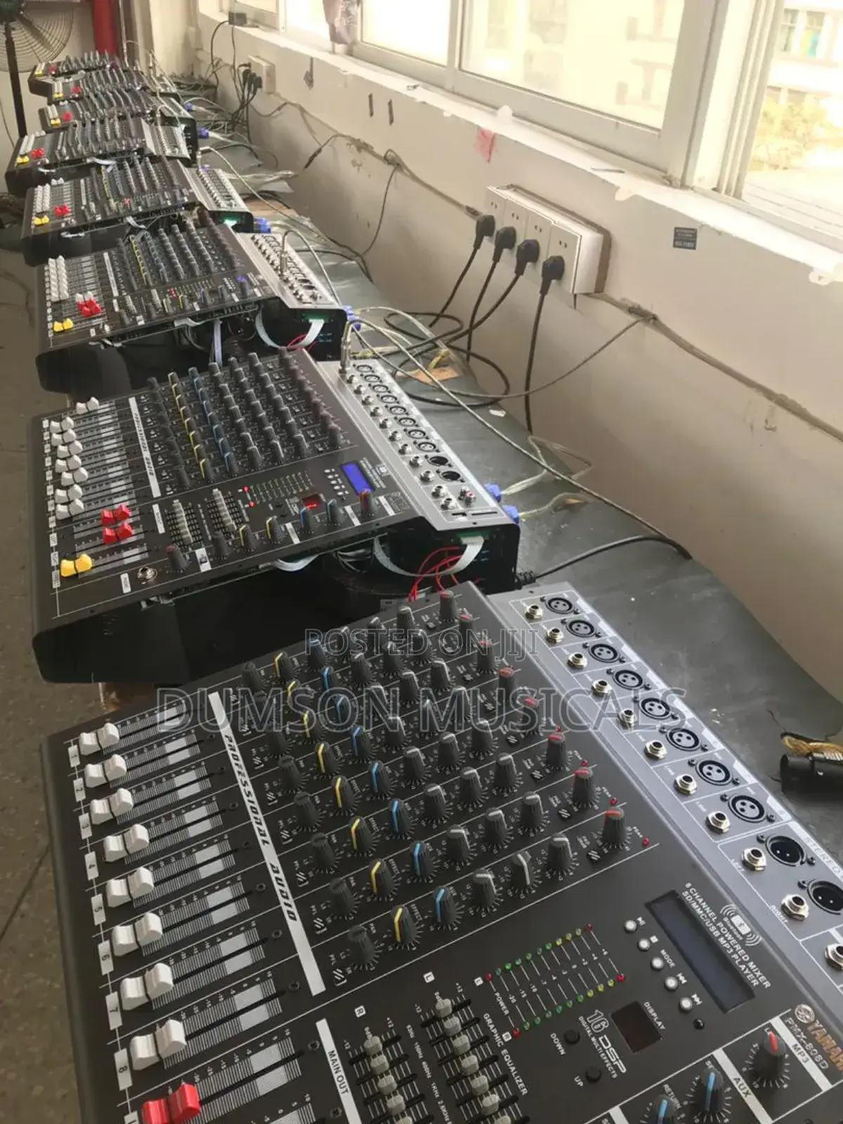 8 Channel Powered Yamaha Mixer