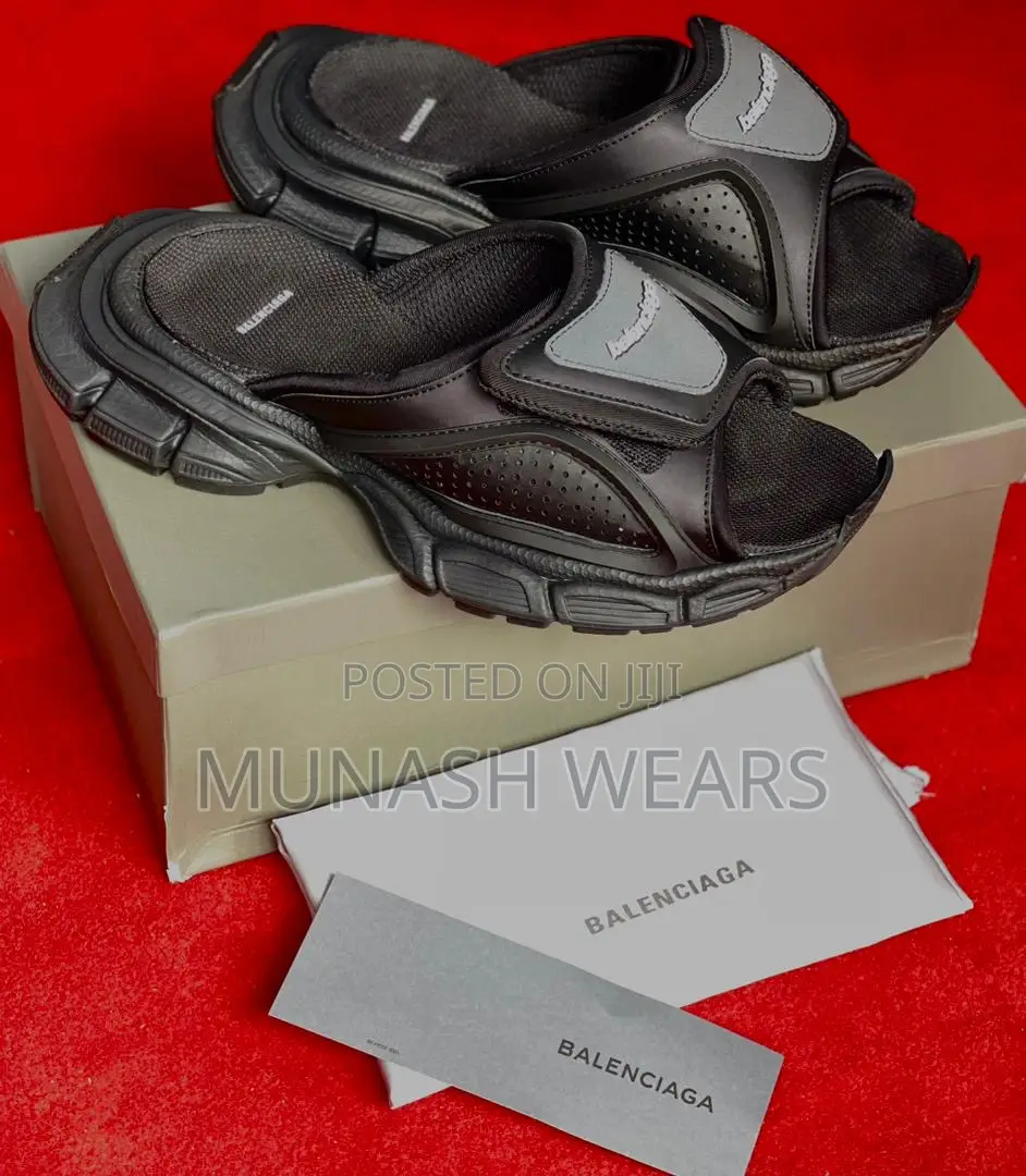 BALENCIAGA Track