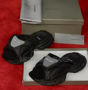 BALENCIAGA Track