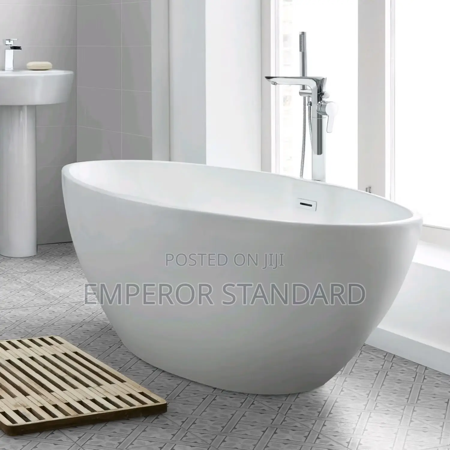 Oval Shape Bathtub or Canoe Shape Bathtub