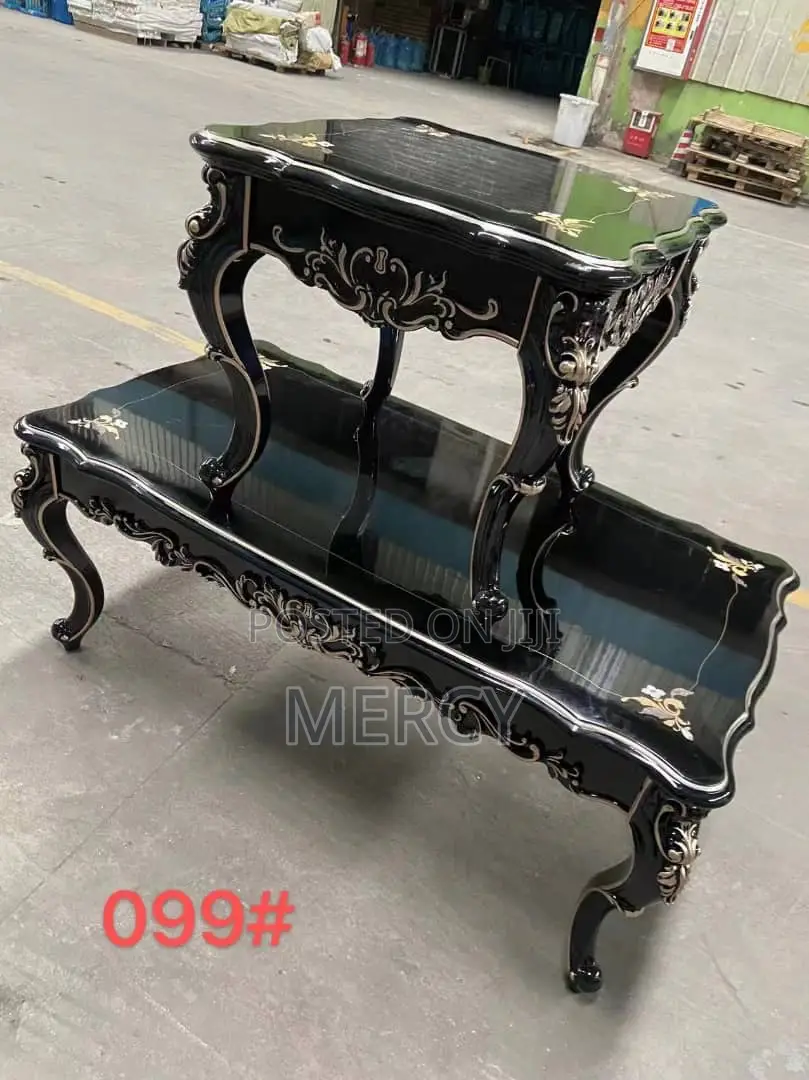 Royal Wooden Center Table With Side Stools