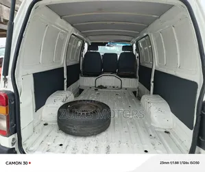 Toyota HiAce 2000 White