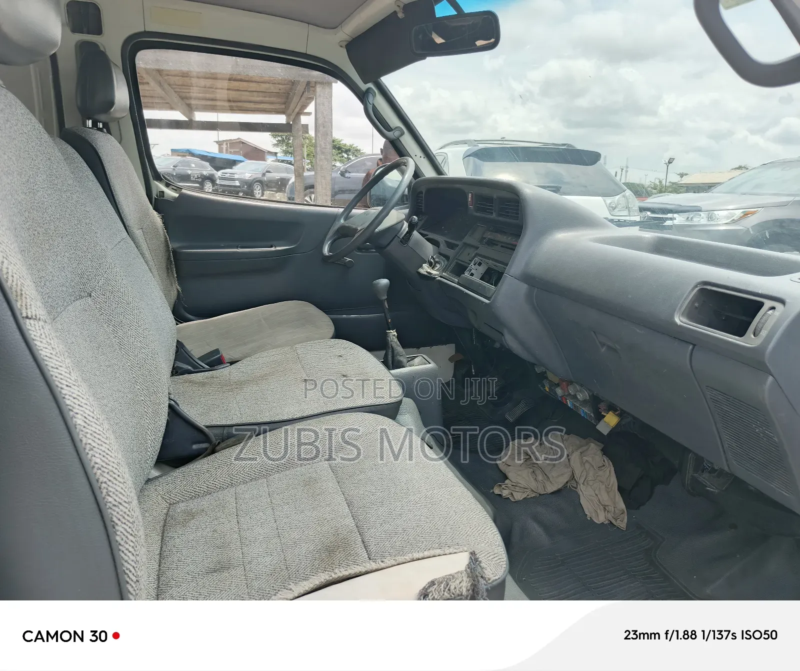 Toyota HiAce 2000 White