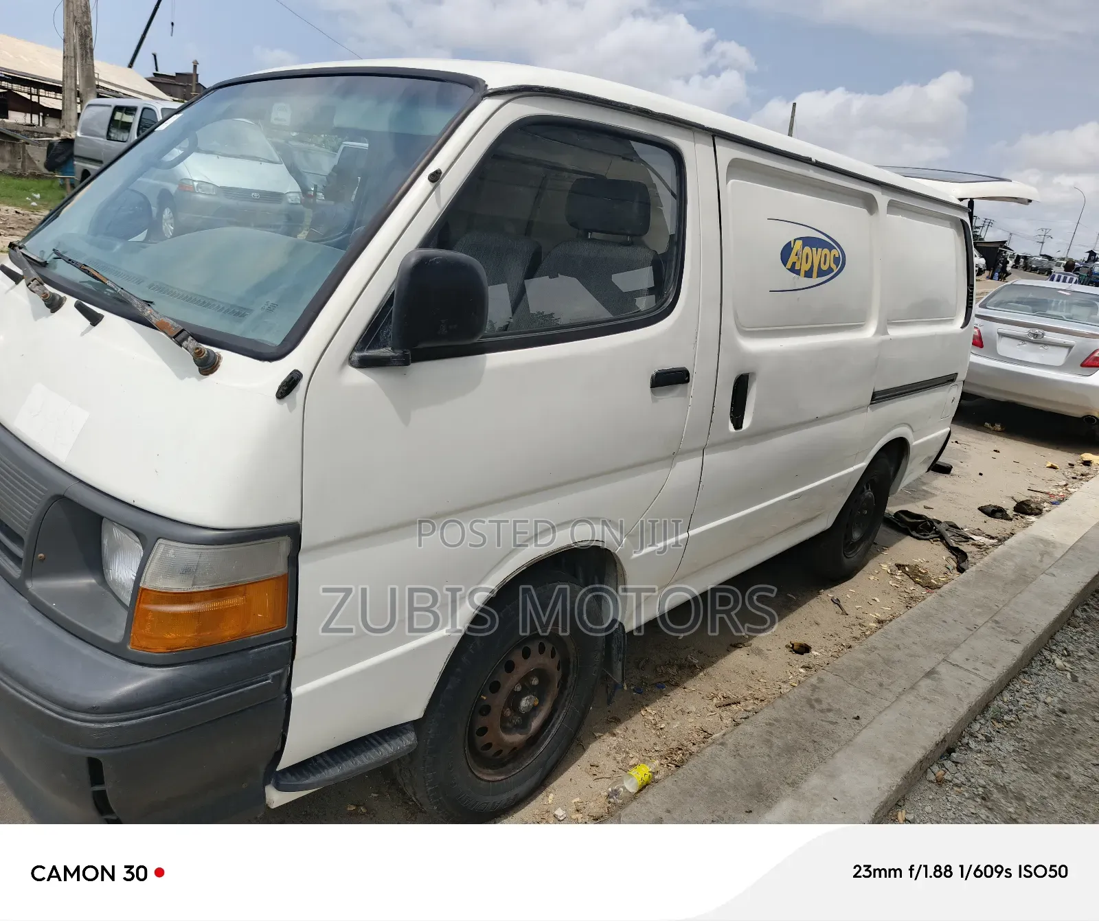 Toyota HiAce 2000 White