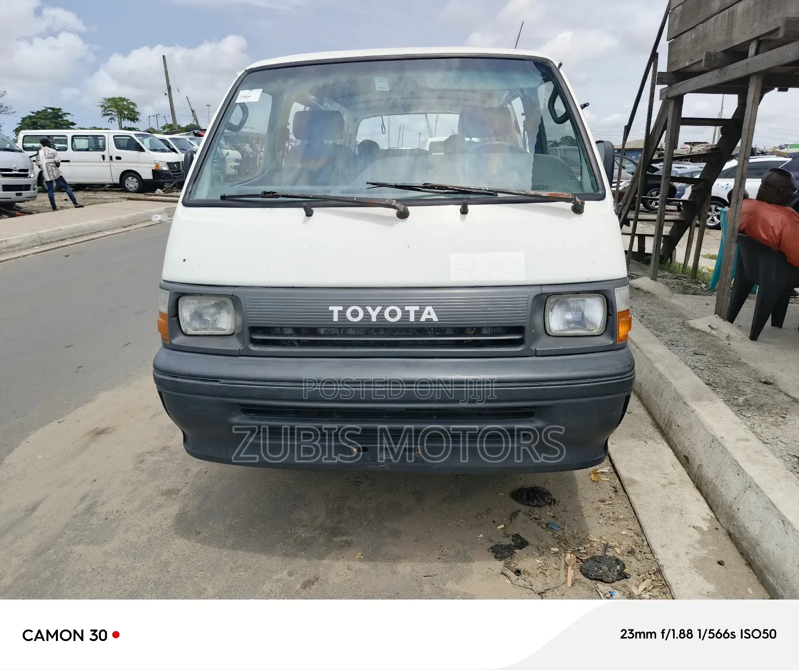 Toyota HiAce 2000 White