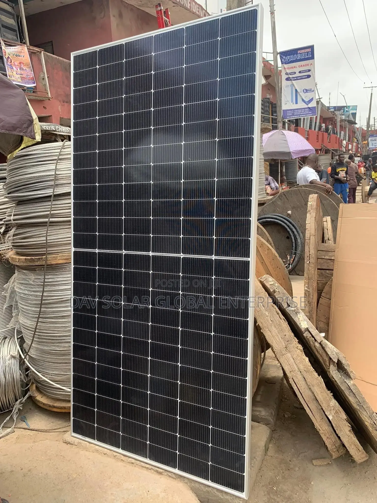 625W Jinko Solar Panel
