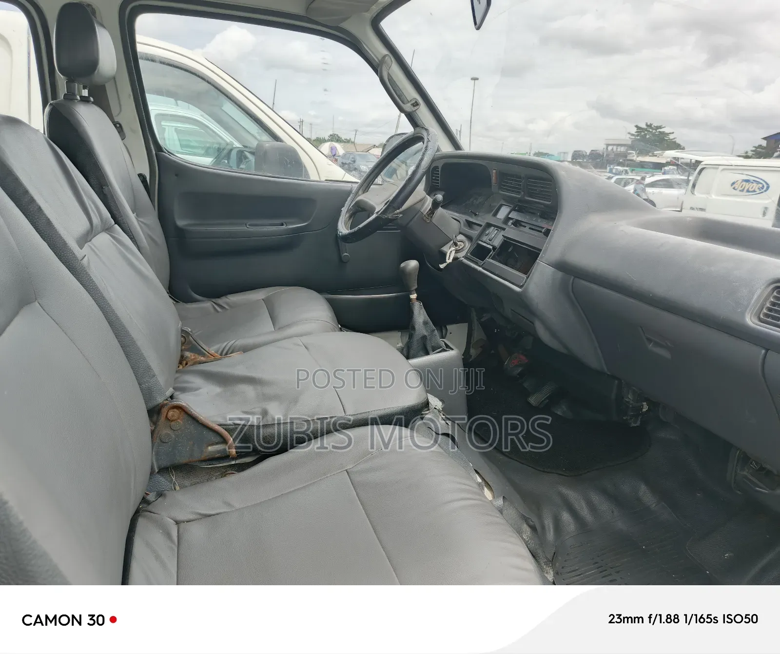 Toyota HiAce 2000 White