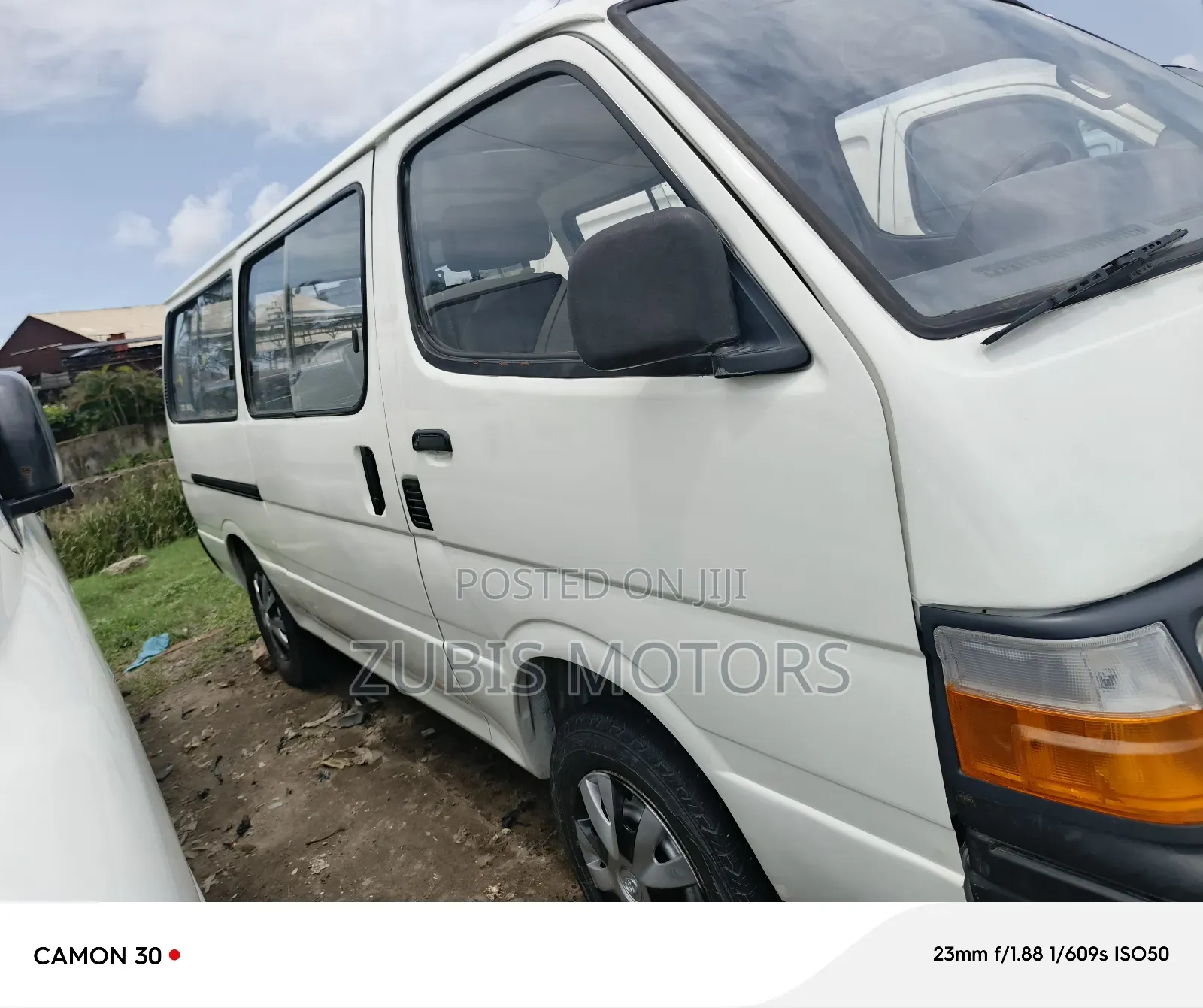 Toyota HiAce 2000 White