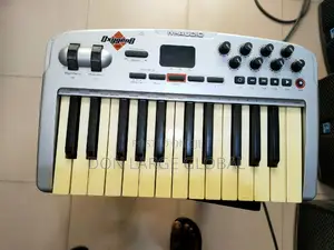 M-Audio Oxygen V2 Midi Controller