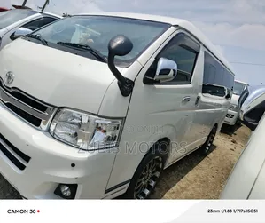 Toyota HiAce 2015 White
