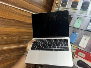 New Laptop Apple MacBook Pro 2017 8GB Intel Core I5 SSD 256GB