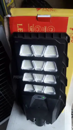 High Quality Solar Energy 12 Eyes Street Lights