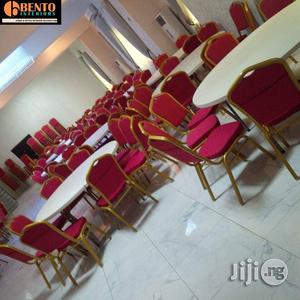 Round Banquet Table With Folding Base