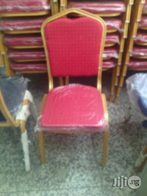 Round Banquet Table With Folding Base