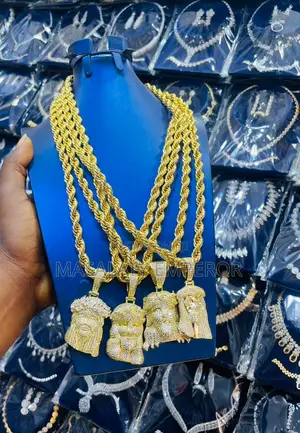 Unique Chain and Ice Pendant