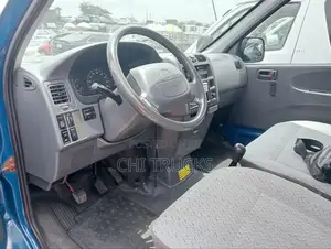 Toyota HiAce 2005 Blue