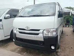 Toyota HiAce 2013 White