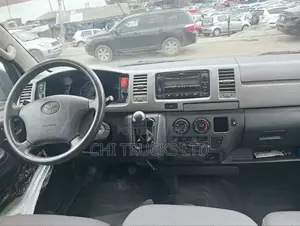 Toyota HiAce 2013 White