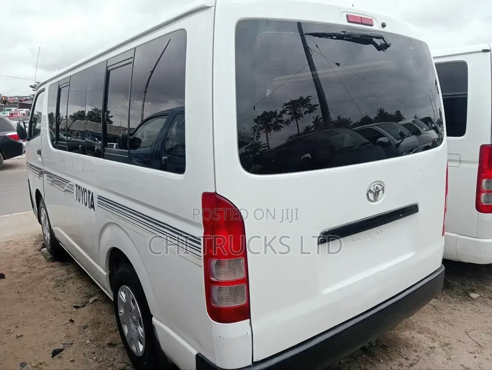 Toyota HiAce 2013 White