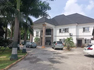 3bdrm Block of Flats in GRA Phase 3 / Port-Harcourt for rent