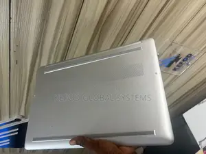 Laptop HP 15-Dy2075tg 12GB Intel Core I5 SSD 256GB
