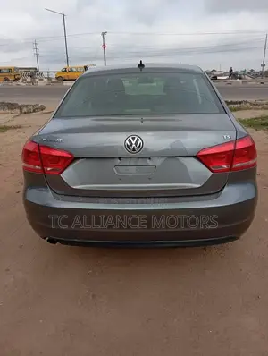 Volkswagen Passat 2014 Gray
