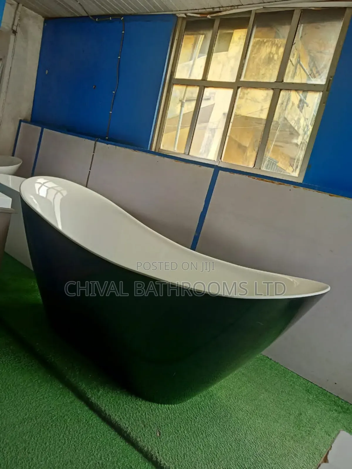 Standing Alone Bath Tub