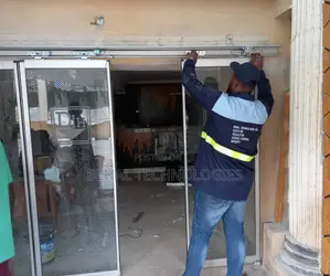 Automatic Motion = Responsive Access Sliding Door Service