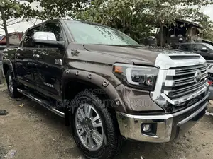 Toyota Tundra 1794 5.7L V8 w/FFV 4x4 CrewMax 5.6 ft. box 145.7 in. WB