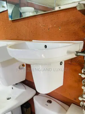 Suspended Basin With Mini Pedestal